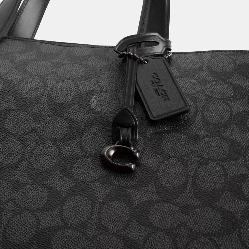 Bolsa de trabajo Isaac en Signature Canvas