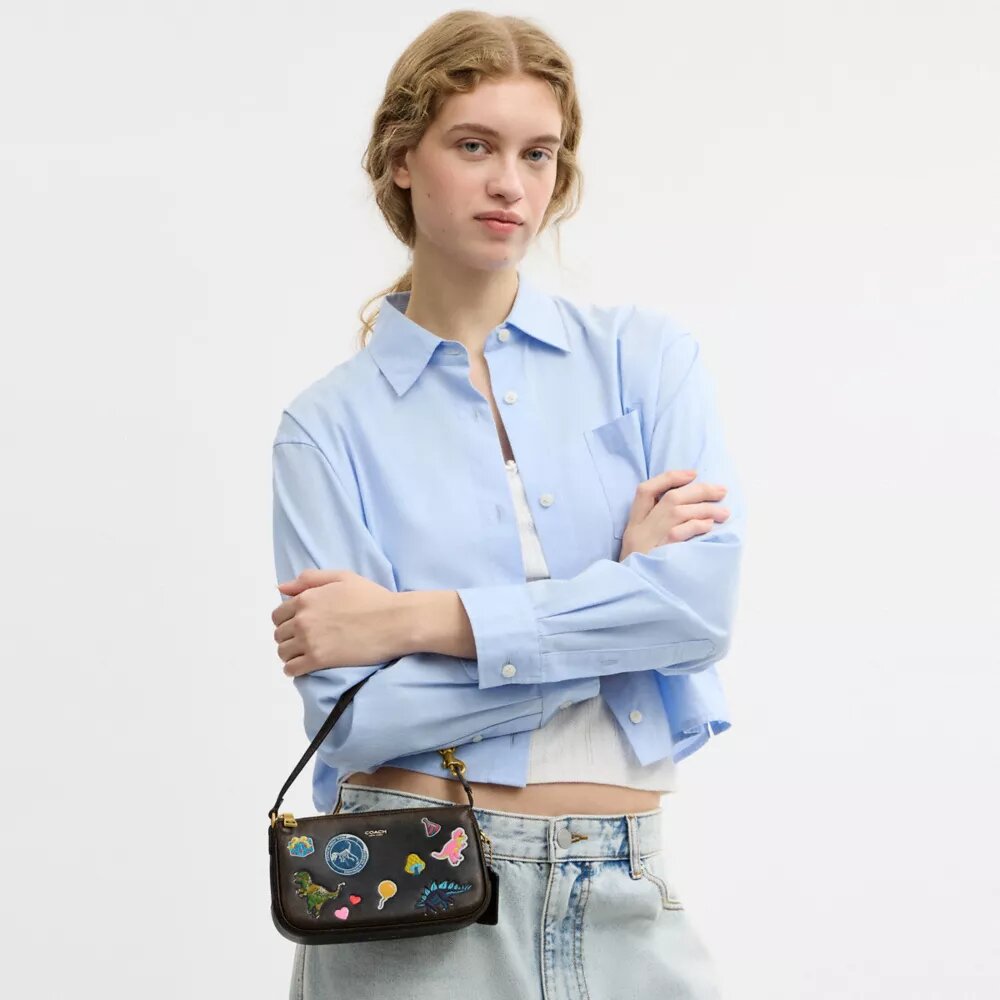 Bolsa «Plaza» de Rexy por su décimo cumpleaños, de 18 in de cuero desgastado con estampado de calcomanías