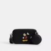 Bolso bandolera delgado Charter de Disney X Coach con Mickey Mouse