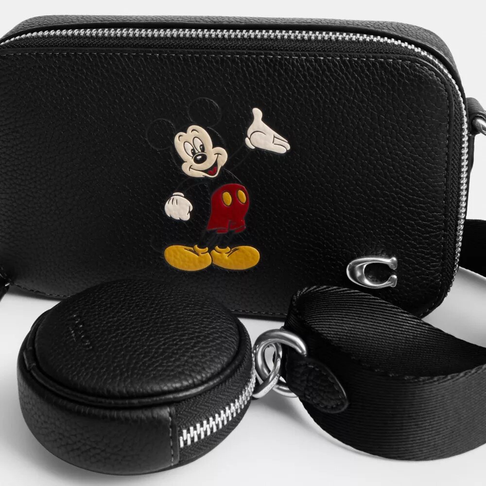 Bolso bandolera delgado Charter de Disney X Coach con Mickey Mouse