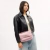Bolso bandolera Elodie en denim desgastado con acolchado