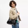 Bolso bandolera Finn con bolsillos y dijes