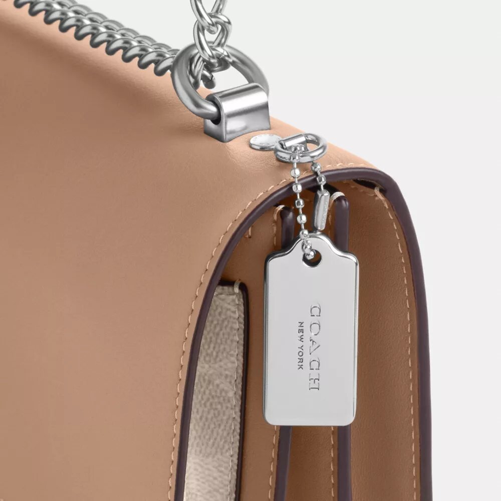 Bolso bandolera Klare en Signature Canvas
