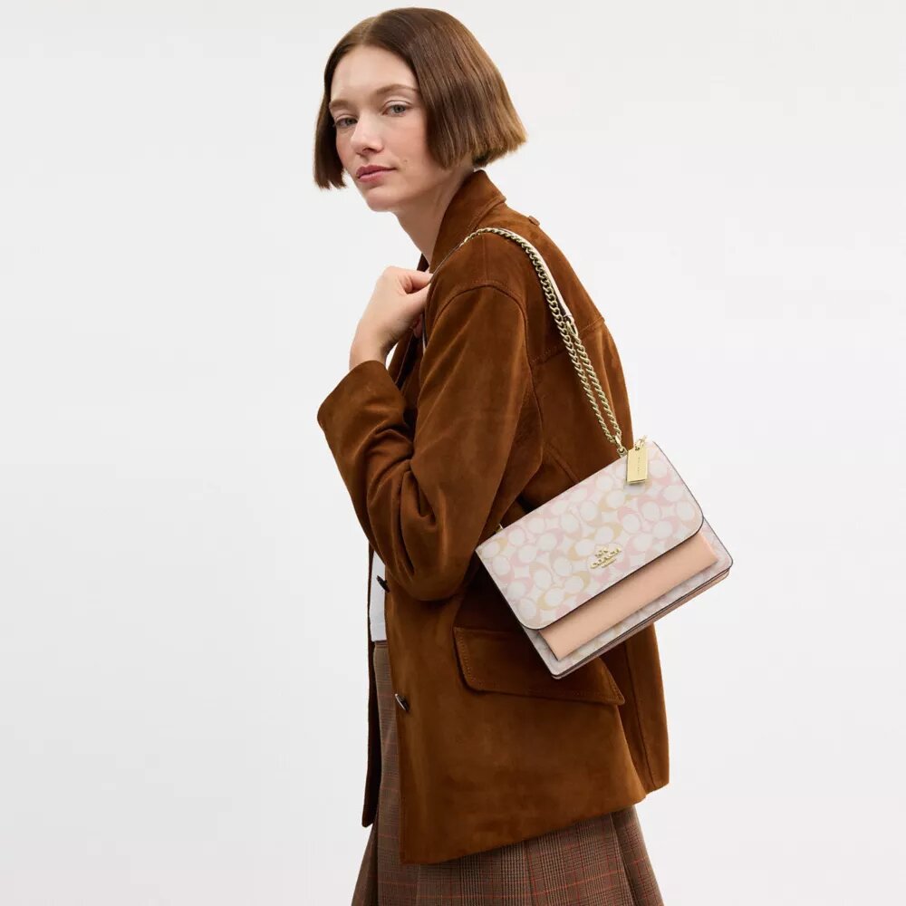 Bolso bandolera Klare en Signature Canvas