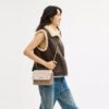 Bolso bandolera Klare en Signature Canvas con diseño en bloques