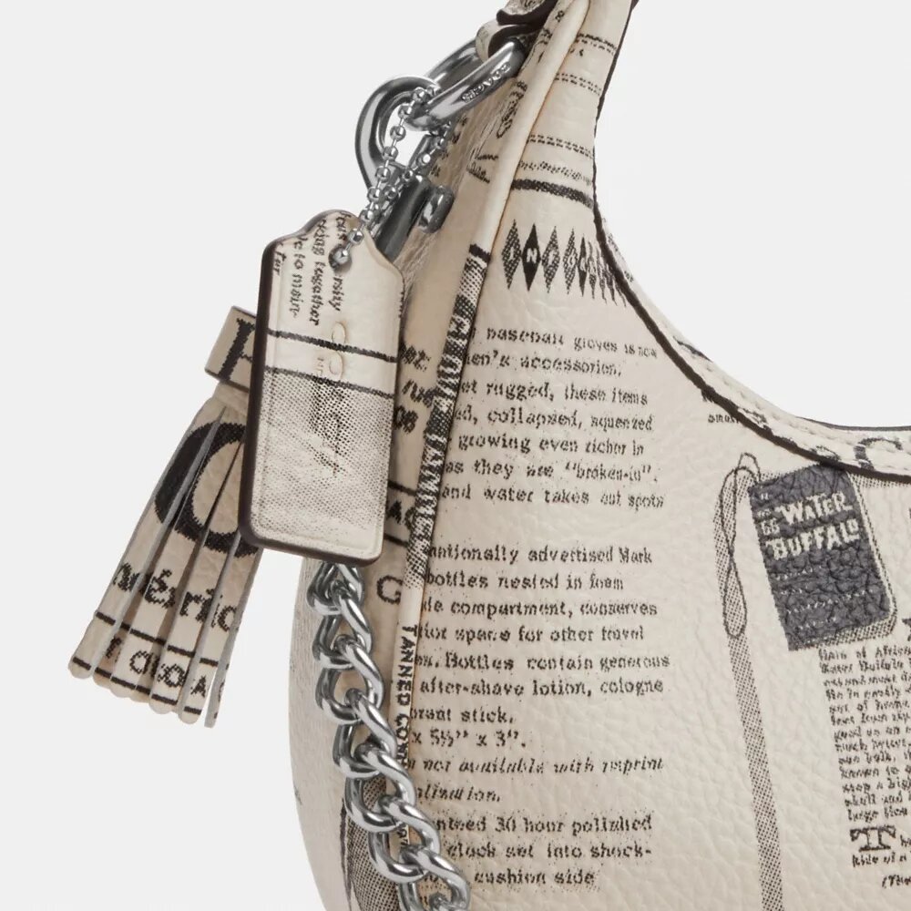 Bolso bandolera mini Carmen con estampado de periódico