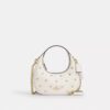 Bolso bandolera mini Carmen con remaches en forma de corazón