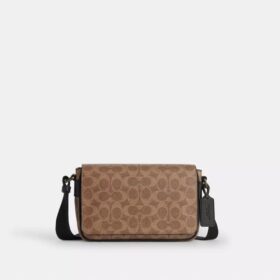 Bolso bandolera pequeño con solapa «Jack» en Signature Canvas