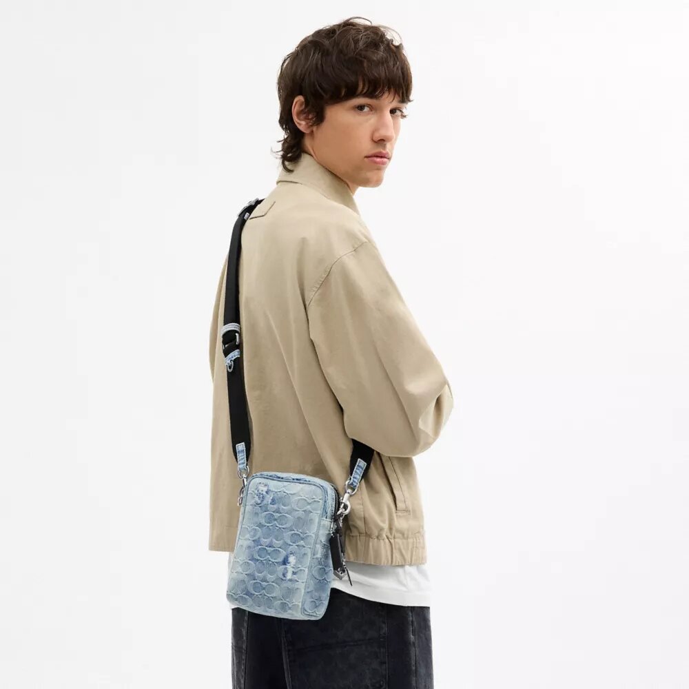 Bolso bandolera Tristan 14 en denim exclusivo Loved con Charms