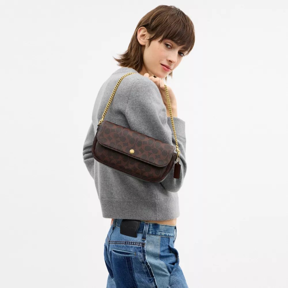 Bolso Brook con solapa y cadena en Signature Canvas