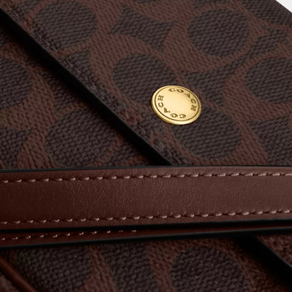 Bolso Brook con solapa y cadena en Signature Canvas