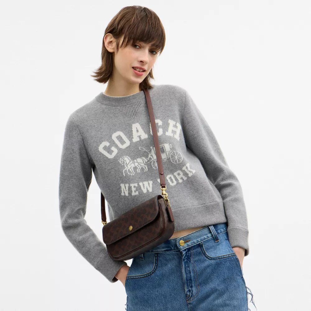 Bolso Brook con solapa y cadena en Signature Canvas