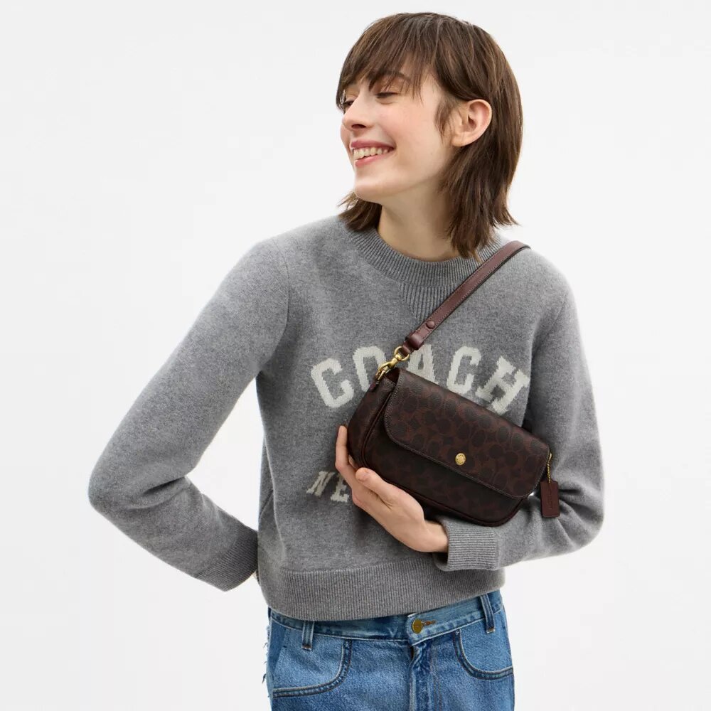 Bolso Brook con solapa y cadena en Signature Canvas