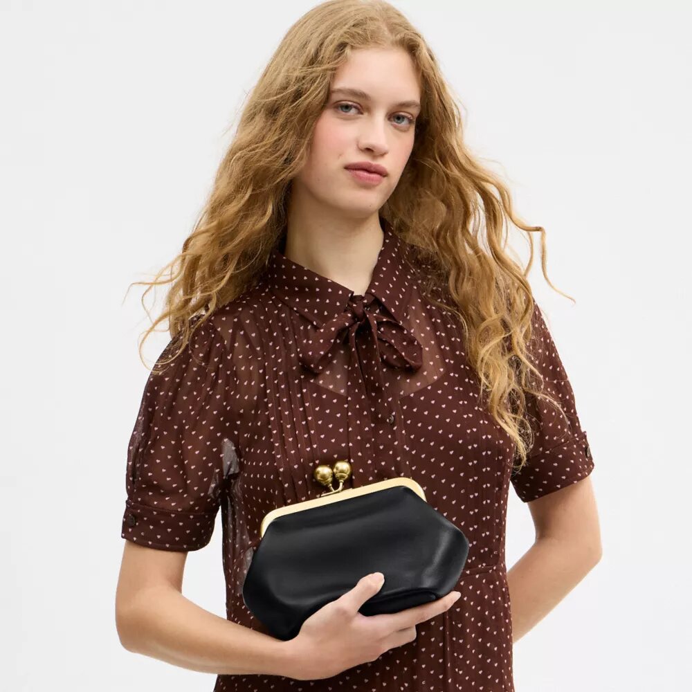 Bolso con marco Kisslock 16