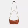 Bolso de hombro Caitlin con acolchado y dije