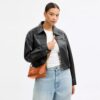 Bolso de hombro Caitlin con acolchado y dije