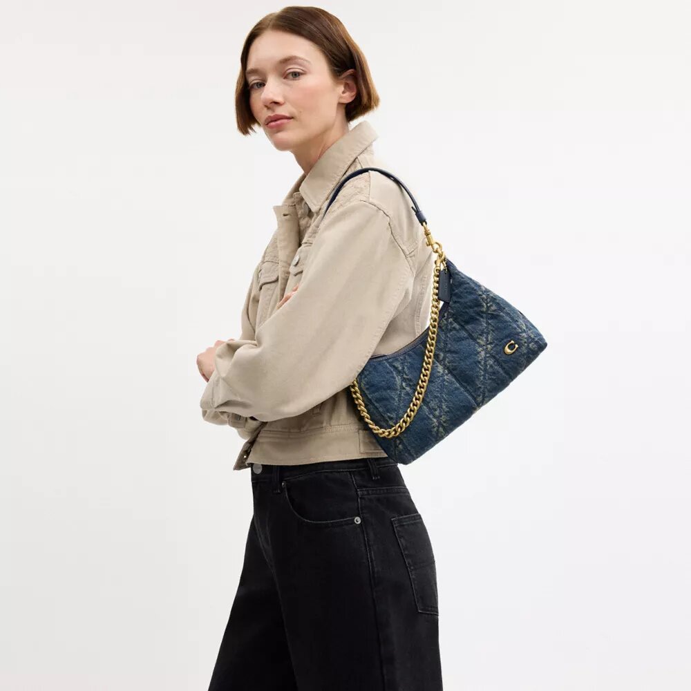 Bolso de hombro Juliet de 25 en denim de algodón regenerativo con acolchado