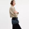 Bolso de hombro Juliet de 25 en denim de algodón regenerativo con acolchado