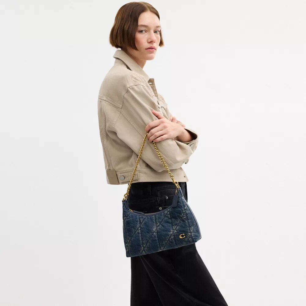 Bolso de hombro Juliet de 25 en denim de algodón regenerativo con acolchado