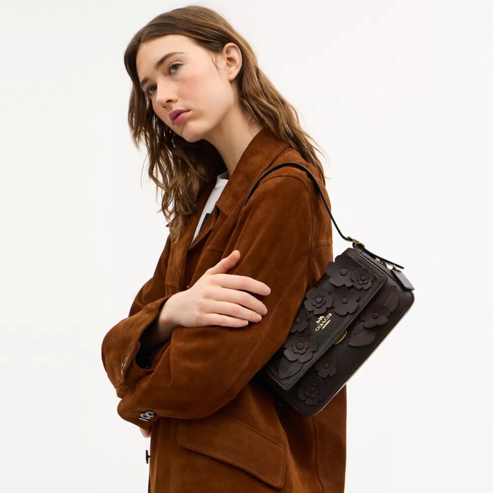 Bolso de hombro pequeño con solapa Etta y aplique floral