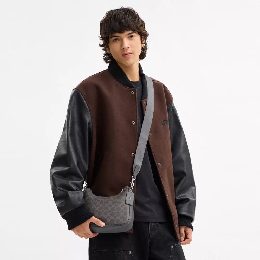 Bolso Hobo Nolan en Signature Canvas