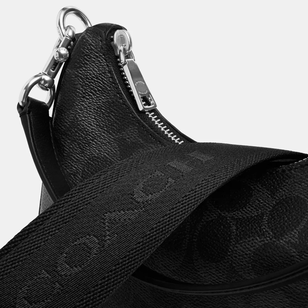 Bolso Hobo Nolan en Signature Canvas