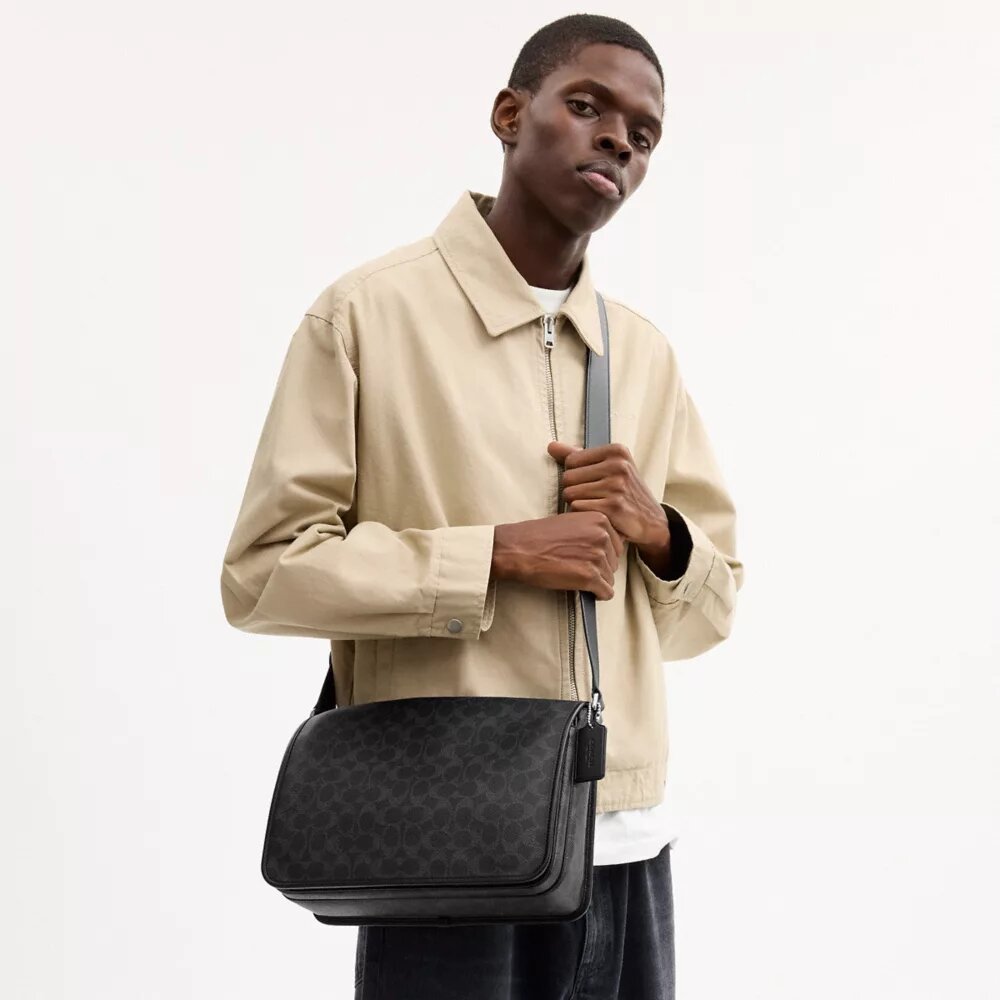 Bolso mensajero Colby 32 en Signature Canvas