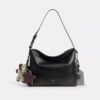 Bolso mensajero Mott de 38 en cuero desgastado con Charms