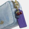 Bolso mini Carey de bandolera en denim desgastado con Charms