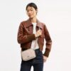 Bolso mini Carey de bandolera en Signature Canvas