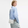 Bolso mini Carey de bandolera en Signature Canvas