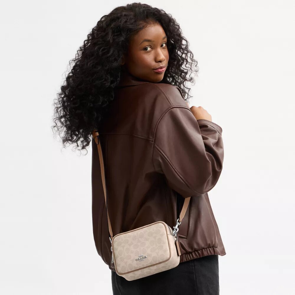 Bolso mini Carey de bandolera en Signature Canvas