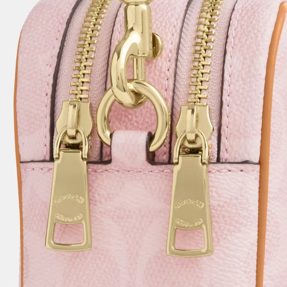 Bolso mini Carey de bandolera en Signature Canvas con Charms