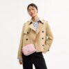 Bolso mini Carey de bandolera en Signature Canvas con Charms