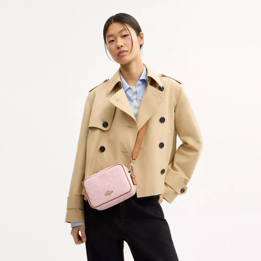 Bolso mini Carey de bandolera en Signature Canvas con Charms