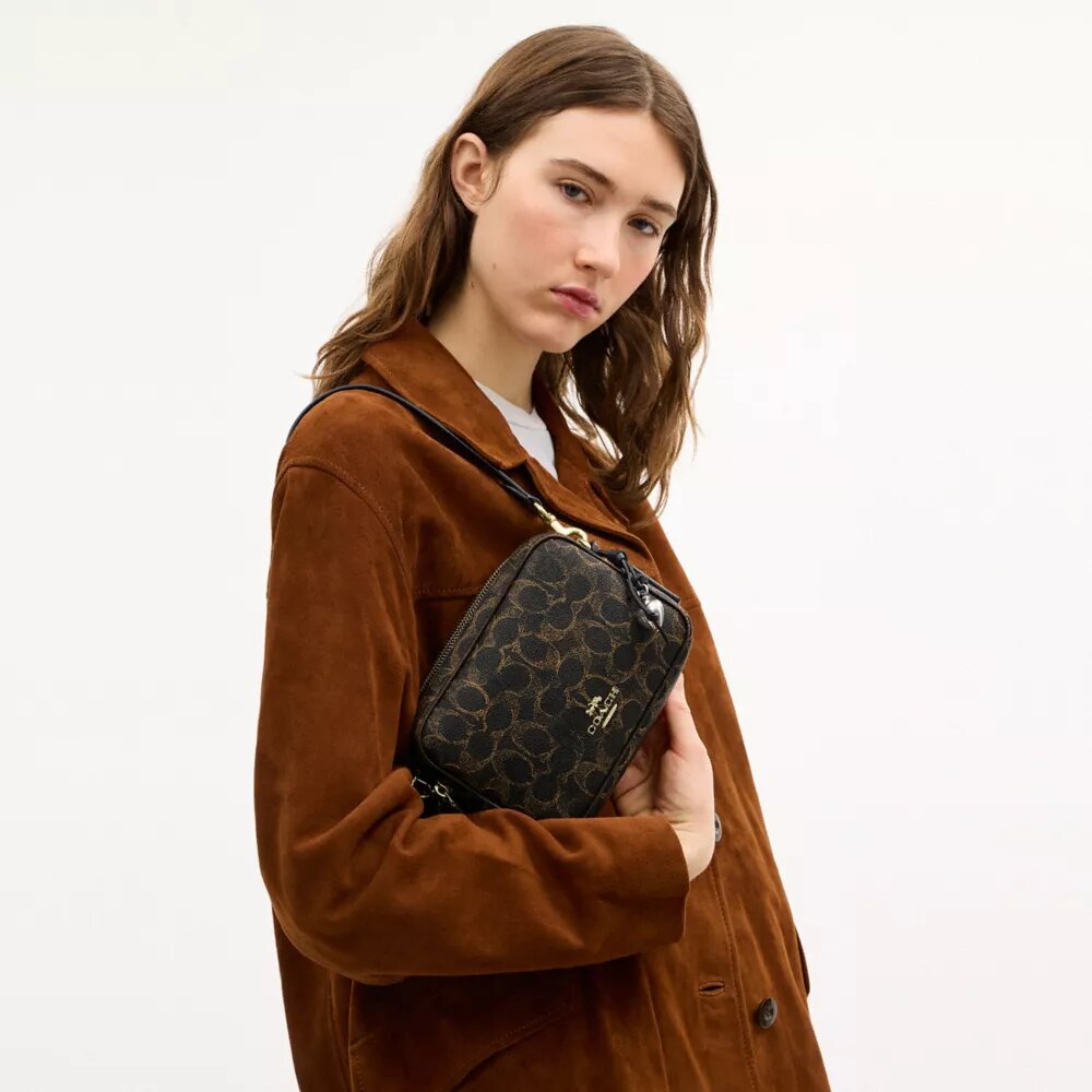 Bolso mini Carey para llevar en bandolera en Signature Canvas