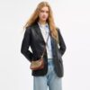 Bolso mini cruzado Teri en Signature Canvas