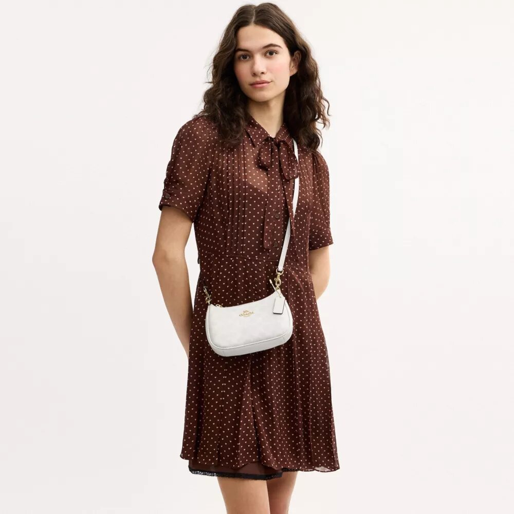Bolso mini cruzado Teri en Signature Canvas