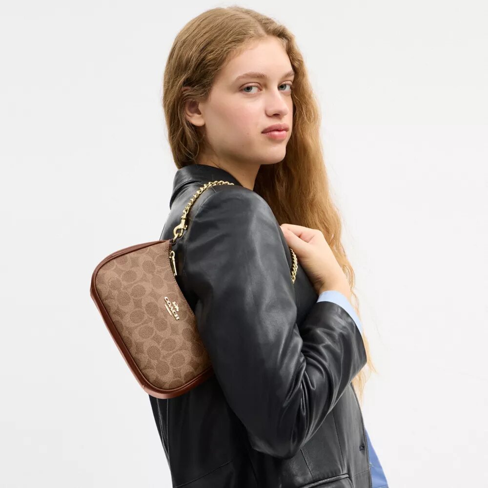 Bolso mini cruzado Teri en Signature Canvas