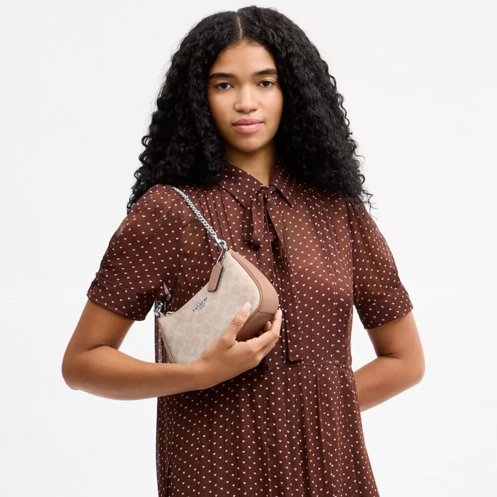 Bolso mini cruzado Teri en Signature Canvas