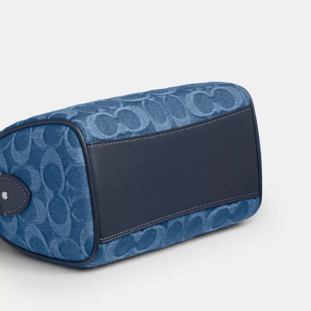 Bolso mini Rowan de bandolera en denim característico