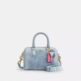 Bolso mini Rowan de bandolera en denim desgastado con Charms