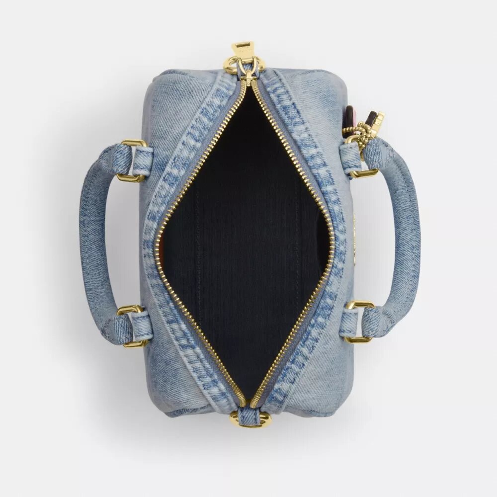 Bolso mini Rowan de bandolera en denim desgastado con Charms
