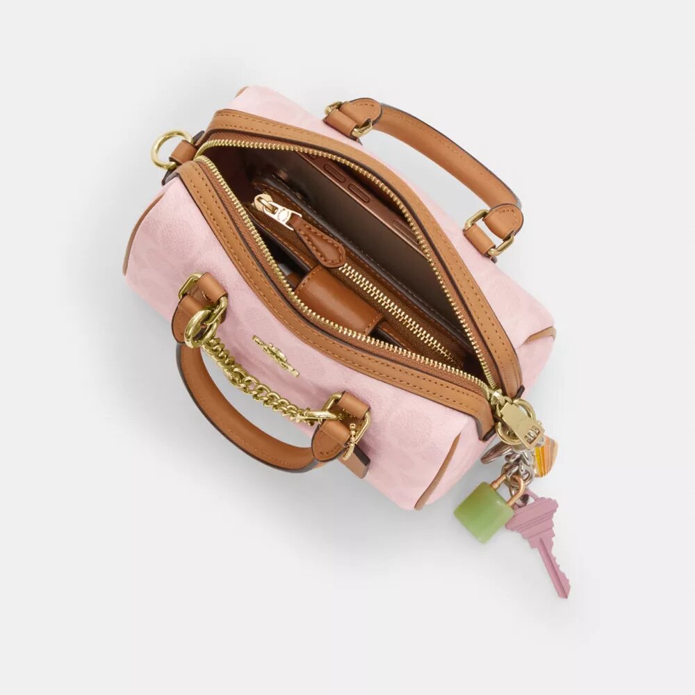 Bolso mini Rowan de bandolera en Signature Canvas con Charms