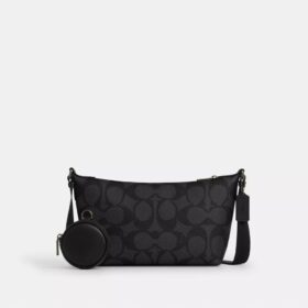 Bolso pequeño Finn de bandolera con bolsillo en Signature Canvas