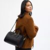 Bolso tipo cartera grande Rowan en cuero exclusivo