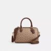 Bolso tipo cartera Rowan en Signature Canvas