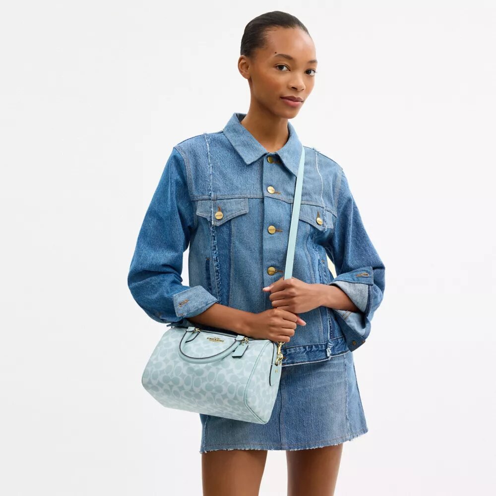 Bolso tipo cartera Rowan en Signature Canvas