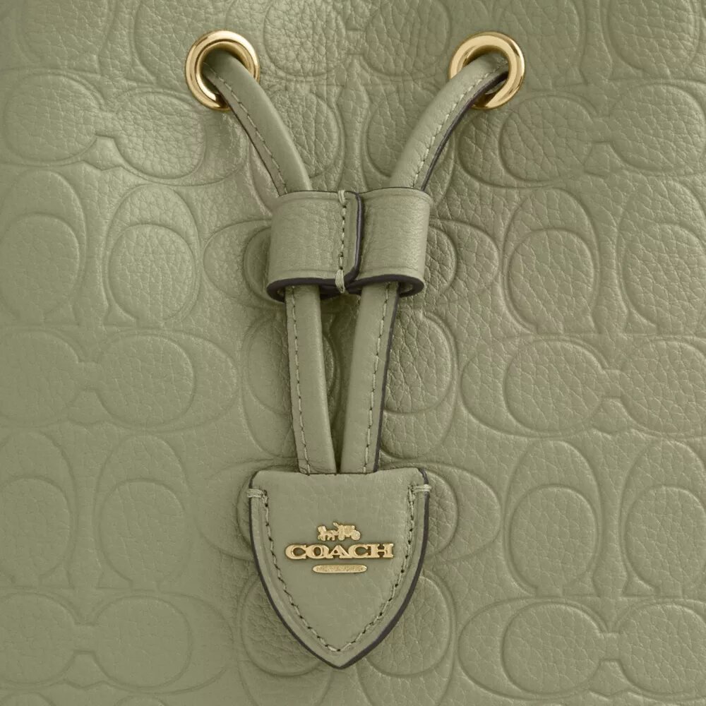 Bolso tipo cubeta Rowan en cuero exclusivo