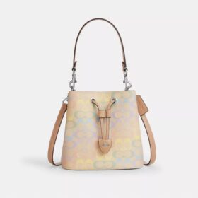 Bolso tipo cubeta Rowan en Signature Canvas